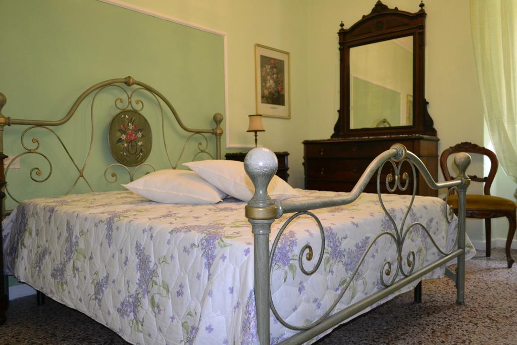 Corte Palazzo Picedi Benettini Sarzana Quarto foto